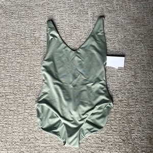 Londre the minimalist bodysuit